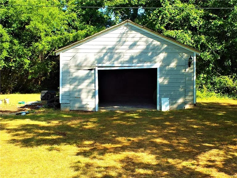 Detached garage