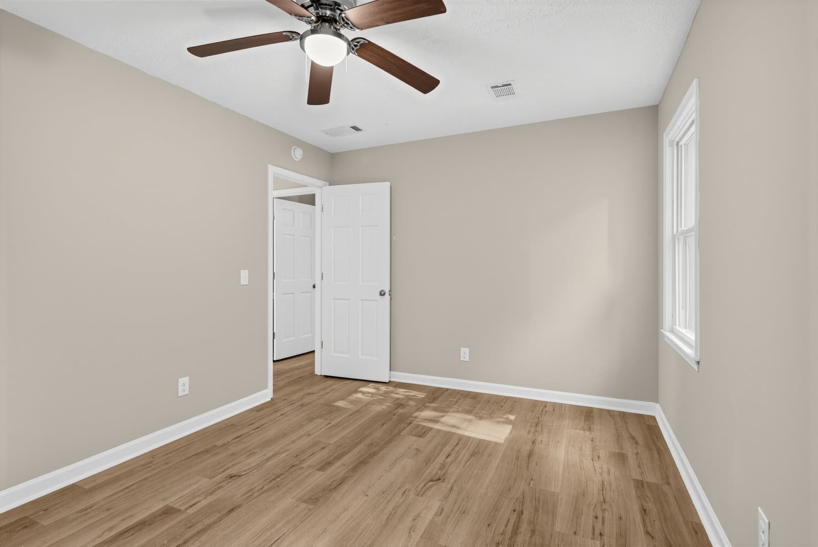 Bedroom with ceiling fan