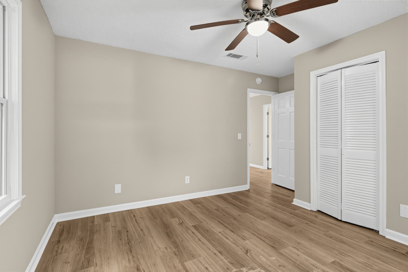 Bedroom with ceiling fan